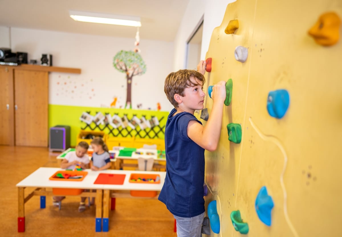 …während Ihre Kinder im betreuten Kinderspielraum sind