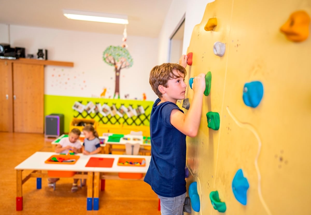 ...während Ihre Kinder im betreuten Kinderspielraum sind